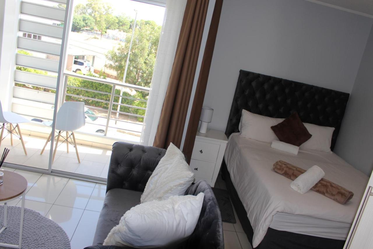 Abigail'S Studio Apartment @ Trift Tower Windhoek Buitenkant foto